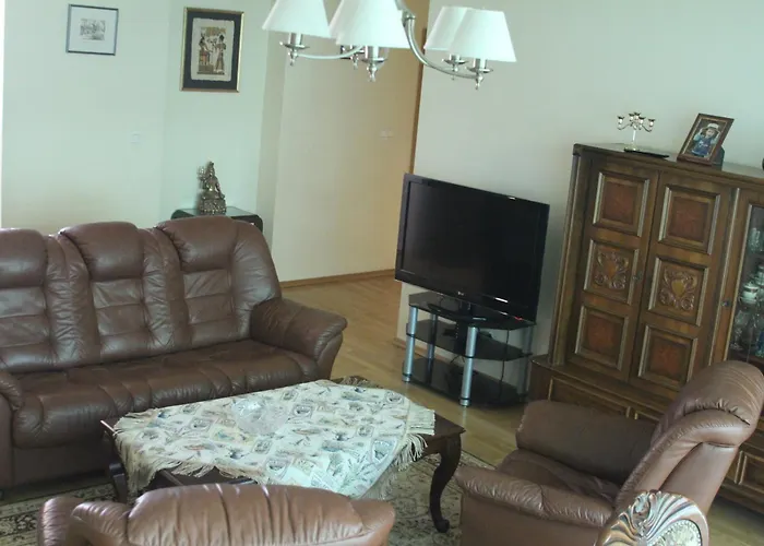 Vingis Park With 2 Bedrooms & Free Parking 维尔纽斯